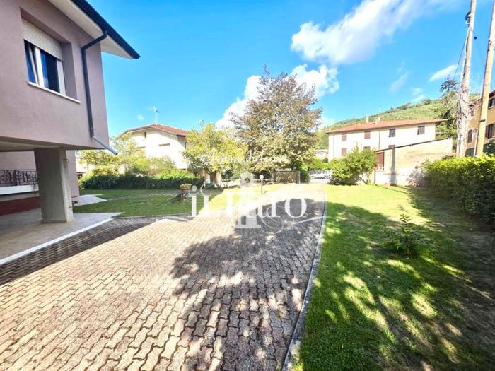 Casa con 6 locali in vendita in Stiava, Massarosa