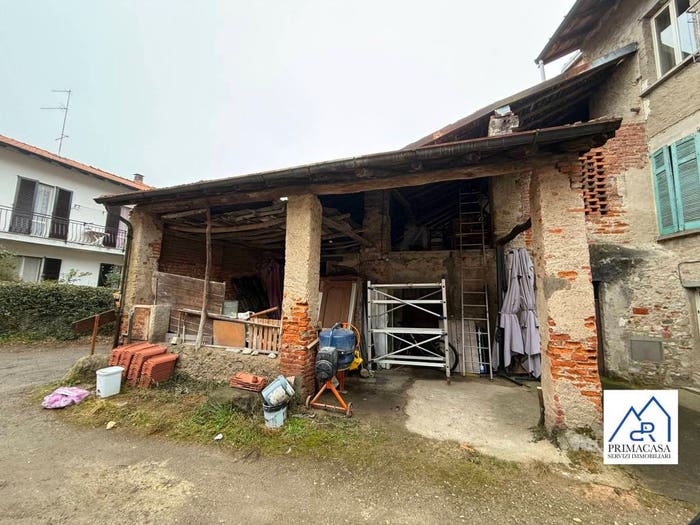 Casa quadrilocale in vendita in Via al Lago, Centro, Gavirate