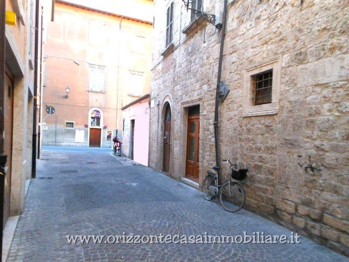 Appartamento con 6 locali in vendita in Ascoli Piceno