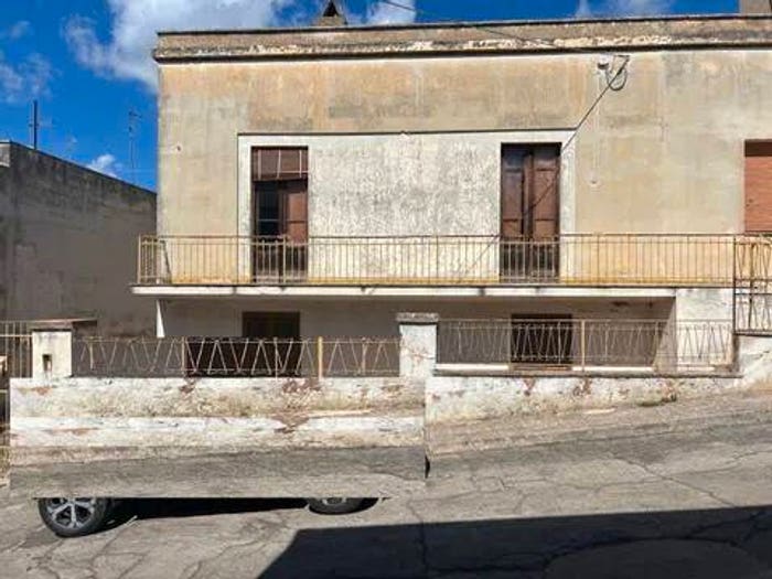 Casa con 6 locali in vendita in Via Garda, Casarano