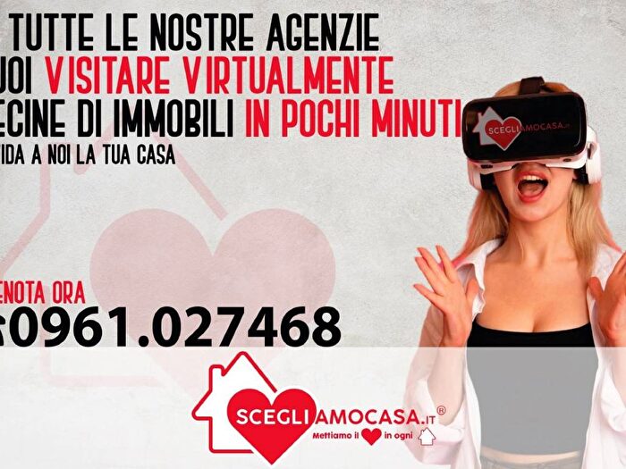 Appartamento con 6 locali in vendita in Via Case Arse, Centro Storico, Catanzaro