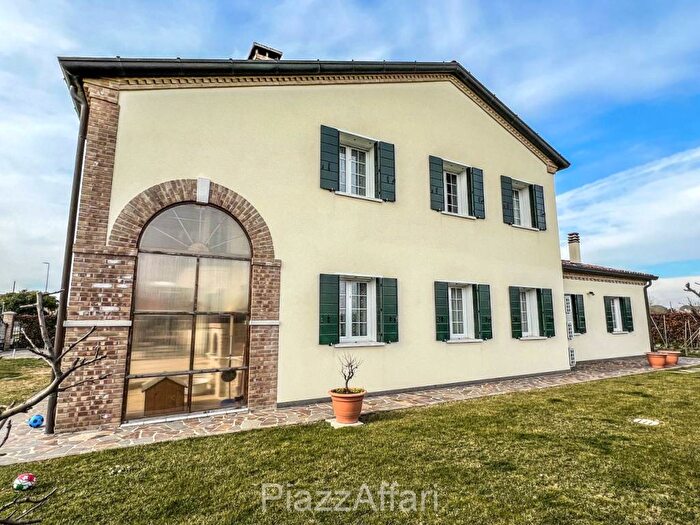 Casa quadrilocale in vendita in Via Roma, Codevigo