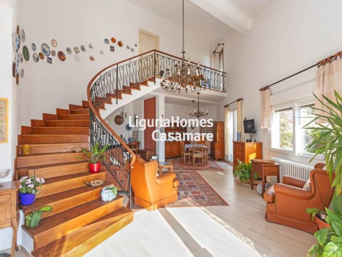 Casa con 6 locali in vendita in Via Bellavista, Centro, Vallecrosia