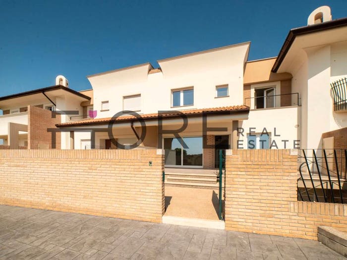 Casa trilocale in vendita in Via di Valle Schioia, Villaggio Giornalisti Poggio, Anzio