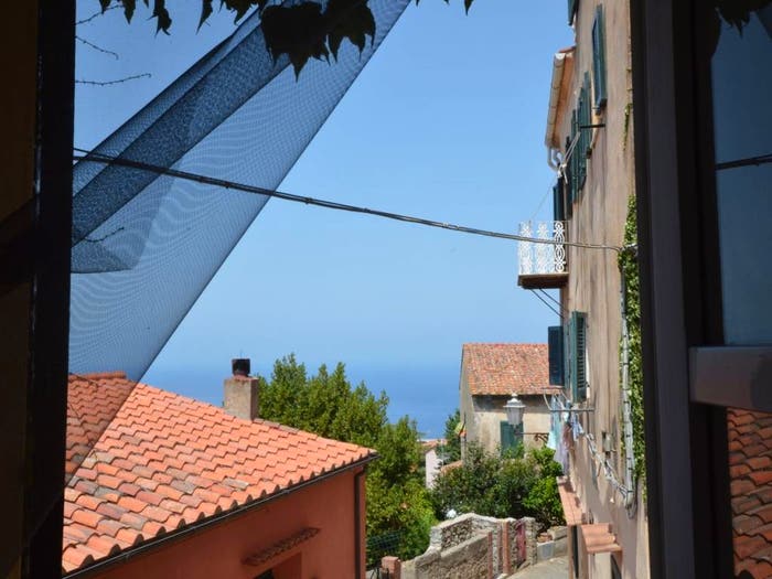 Appartamento trilocale in vendita in Piazza del Pesce, Poggio, Marciana