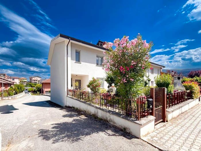 Casa quadrilocale in vendita in Via Acciano, Torretta Torrione, L'Aquila