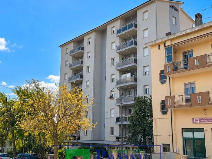 Appartamento con 6 locali in vendita in Viale della Repubblica, Centro, Atri
