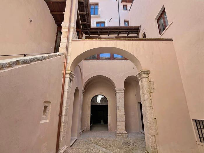 Appartamento con 6 locali in vendita in Via Cembalo di Colantoni, Duomo Fontana Luminosa, L'Aquila