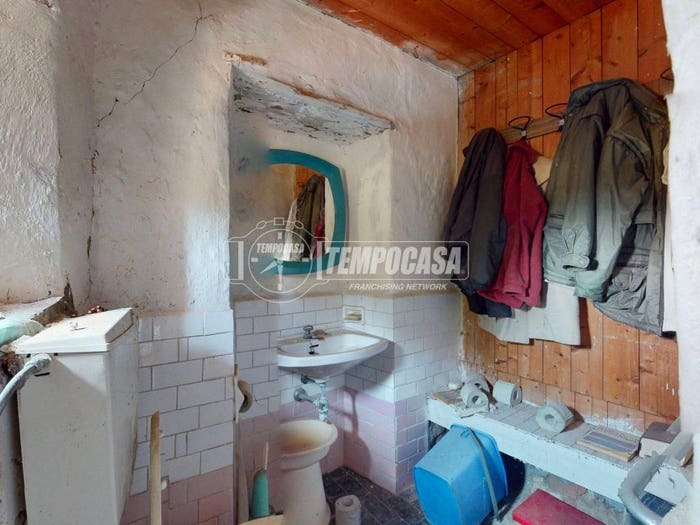 Casa bilocale in vendita in Via Roma A, Centro, Camugnano
