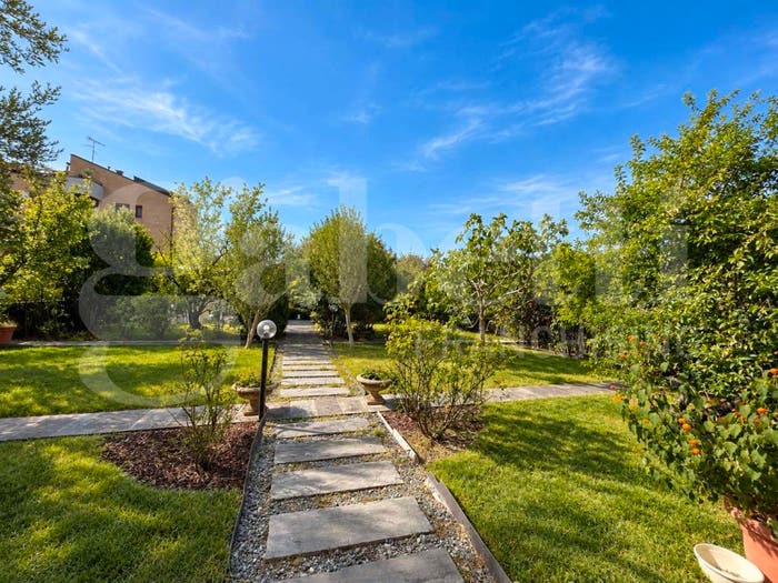 Appartamento con 5 locali in vendita in Via Giardini, Buon Pastore Parco Amendola, Modena