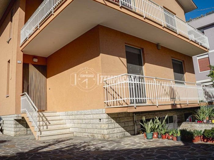 Casa con 6 locali in vendita in Via Eugenio Barsanti, Sant'Orso, Fano