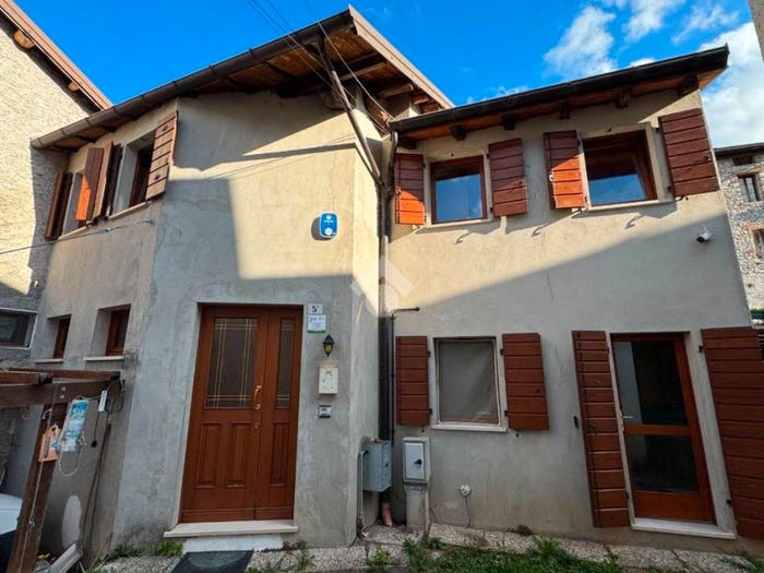 Casa bilocale in vendita in Via Luigi Cadorna, Porcen, Seren del Grappa