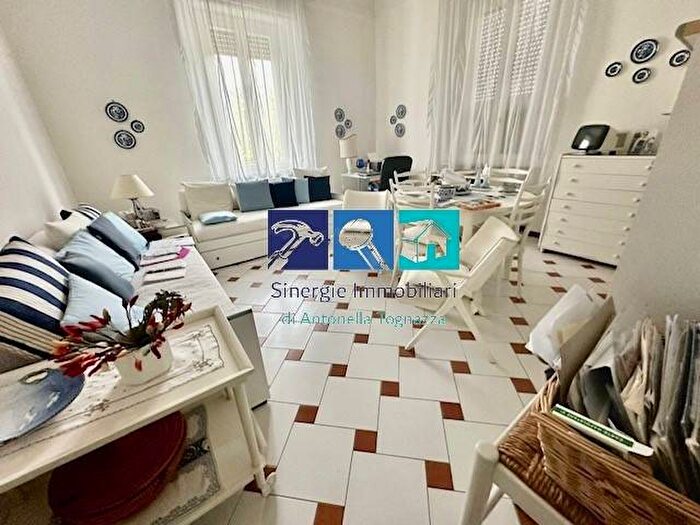 Appartamento con 6 locali in vendita in Viale della Vittoria, Adriatico, Ancona