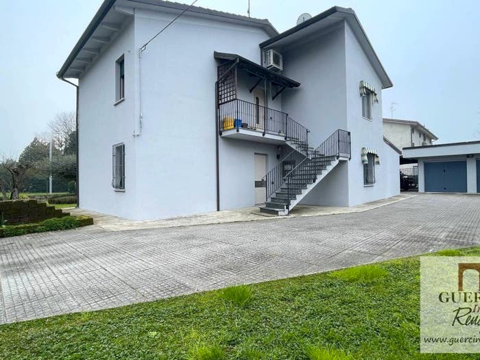 Casa con 6 locali in vendita in Via Correggio, Frazioni Nord, Cento