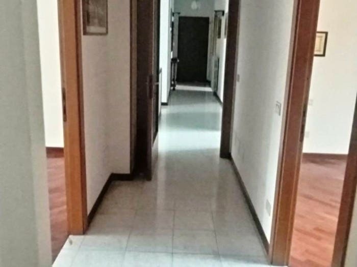 Appartamento con 5 locali in vendita in Centro, Massa