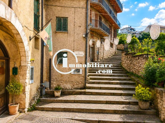 Appartamento trilocale in vendita in Via Roma, Centro, Arcinazzo Romano