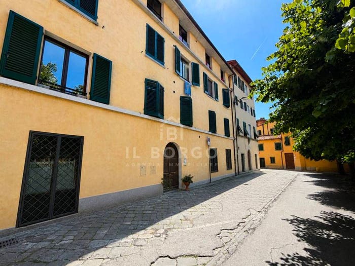 Appartamento trilocale in vendita in Via della Cattedrale, Centro, Pescia
