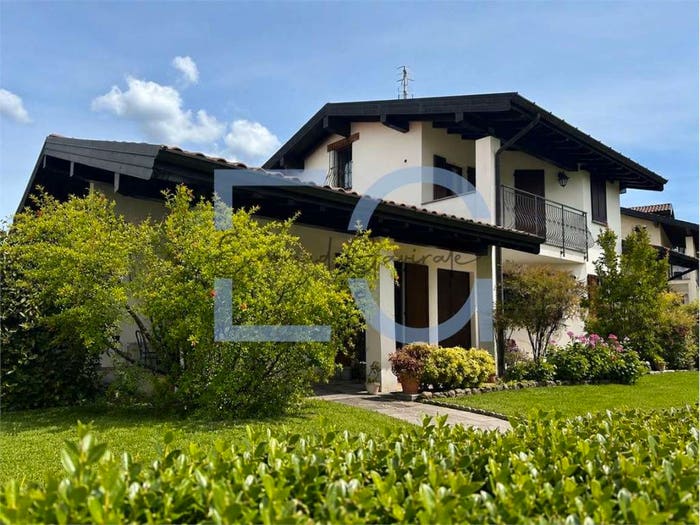 Casa con 6 locali in vendita in via Don Macchi, Centro, Gavirate
