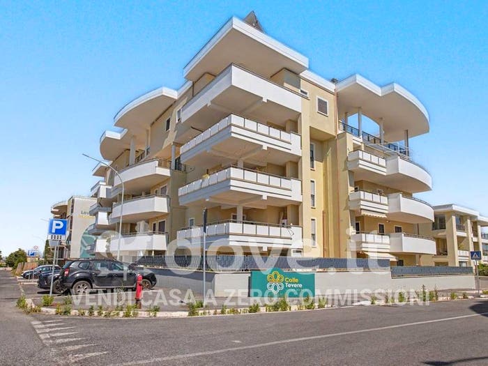 Appartamento trilocale in vendita in Via di Monte Cugno, Acilia, Roma