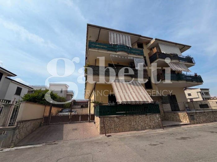 Appartamento trilocale in vendita in Via dei Pioppi, TrentolaDucenta