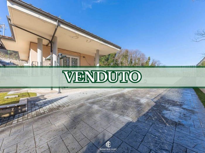 Casa con 5 locali in vendita in Via Colle Ottorino Nord, Centro, Lariano