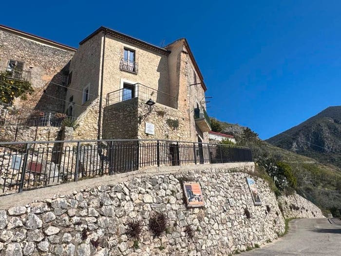 Casa quadrilocale in vendita in Via Giuseppe Mancinelli, Castrocielo