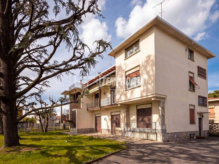 Casa con 5 locali in vendita in Viale Ticino, Centro, Lonate Pozzolo
