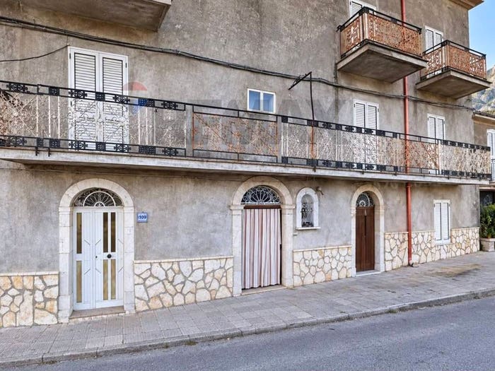 Appartamento bilocale in vendita in Via Dei Normanni, San Fratello