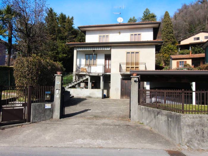 Casa con 6 locali in vendita in Via Novembre, Sangiano