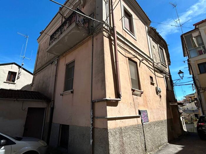 Appartamento trilocale in vendita in Via Carbonai, Centro Storico, Catanzaro