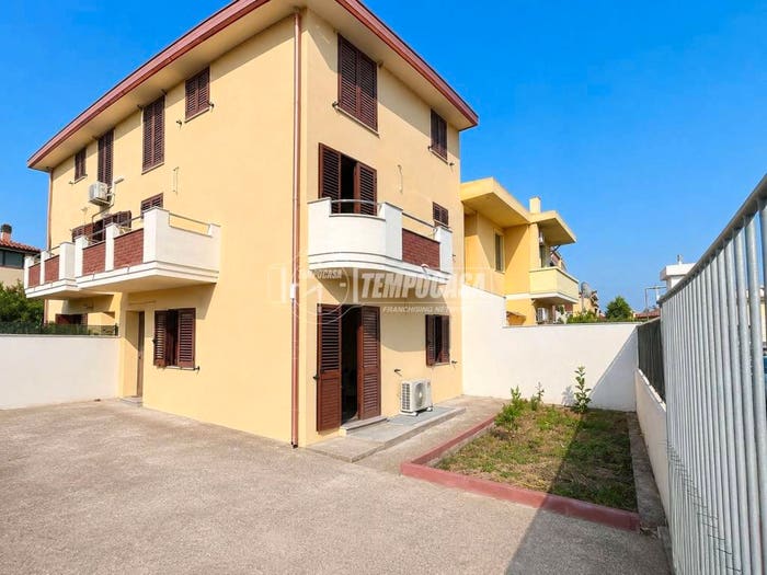 Casa quadrilocale in vendita in Via Matteucci, Centro, Santa Giusta