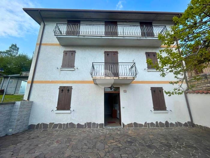 Casa con 6 locali in vendita in Via degli Alpini, Vigolo