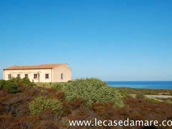 Casa con 6 locali in vendita in Aglientu