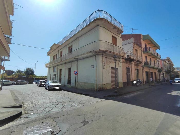 Casa con 6 locali in vendita in Via Rifiano, Centro, Aci Catena