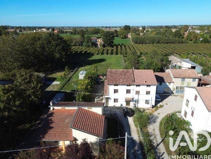 Appartamento trilocale in vendita in Via Gazzoli, Centro, Novi di Modena