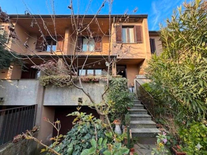 Casa quadrilocale in vendita in Via Veronese, Centro, Pessano con Bornago
