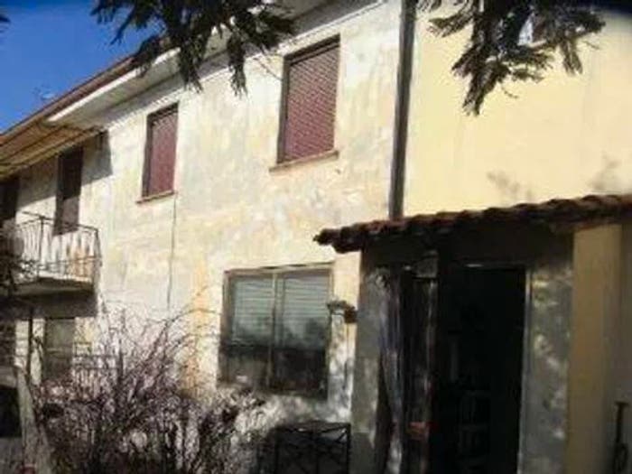 Casa con 6 locali in vendita in Via Roma, Centro, Dorno