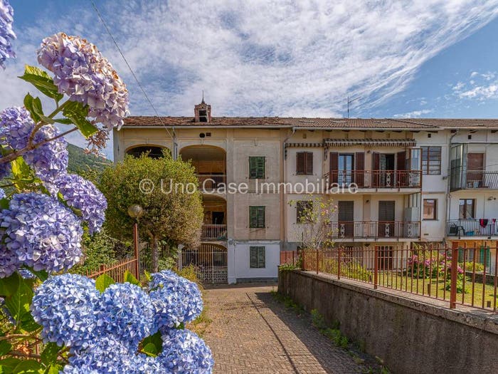 Casa con 6 locali in vendita in Via Acquarossa, Brosso