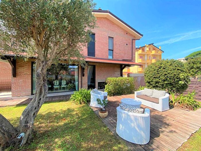 Casa con 6 locali in vendita in Mater Domini Cavita, Catanzaro