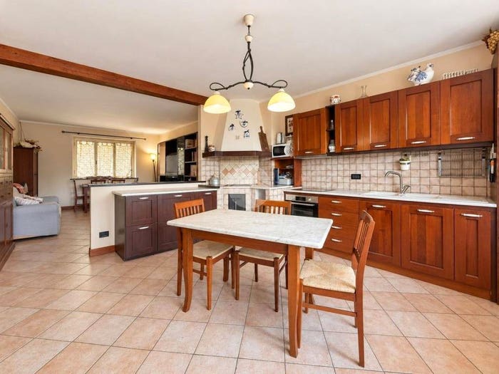 Casa con 6 locali in vendita in Strada Broglina, Bollengo