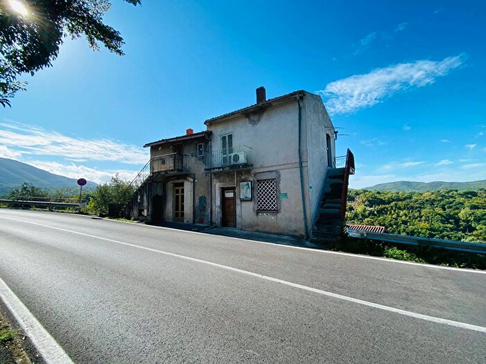 Appartamento trilocale in vendita in Via Roma, Poggio Moiano