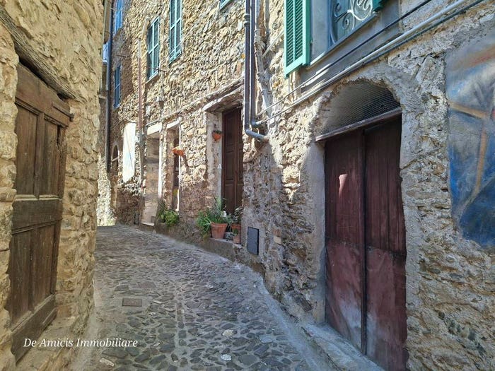 Appartamento quadrilocale in vendita in Via Roma, Centro, Apricale