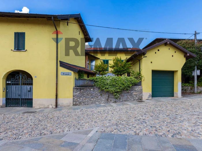 Appartamento quadrilocale in vendita in Via Piave, Cazzago Brabbia