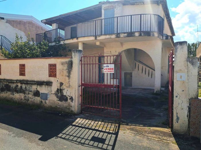Casa con 6 locali in vendita in Via Venere, Agnone, Augusta