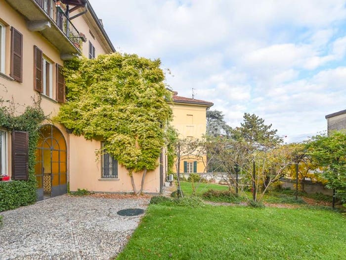 Appartamento bilocale in vendita in Via San Bernardino, Centro, Erba