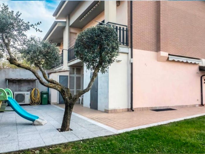 Casa con 6 locali in vendita in Via La Grazia, Artena