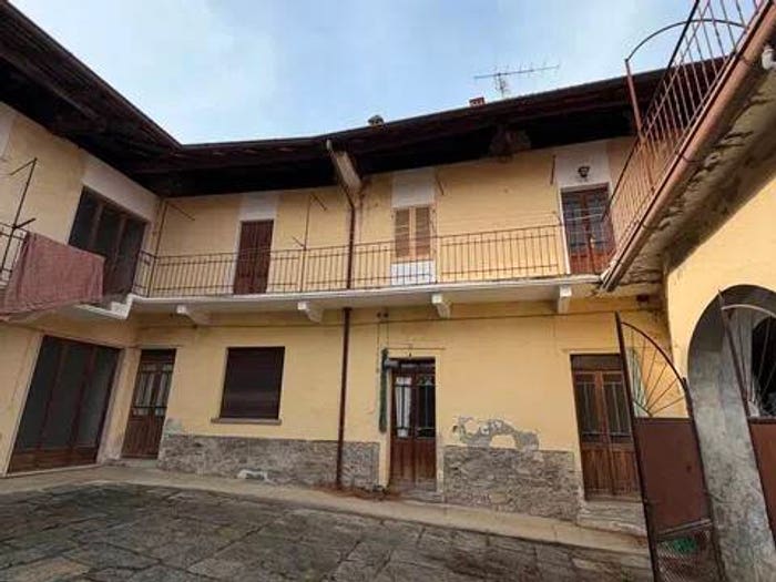 Casa con 6 locali in vendita in Gozzano