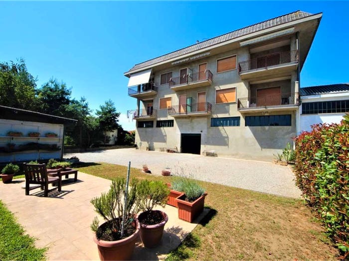 Casa con 6 locali in vendita in Centro, Oleggio