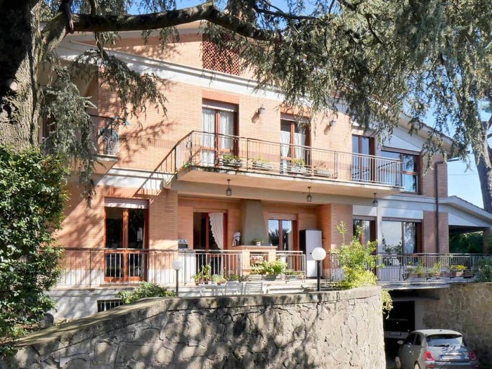 Casa con 6 locali in vendita in Centro, Genzano di Roma