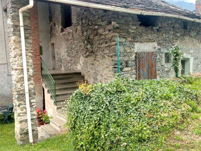 Casa con 6 locali in vendita in Ronchailles Inferiore, La Place, Issogne